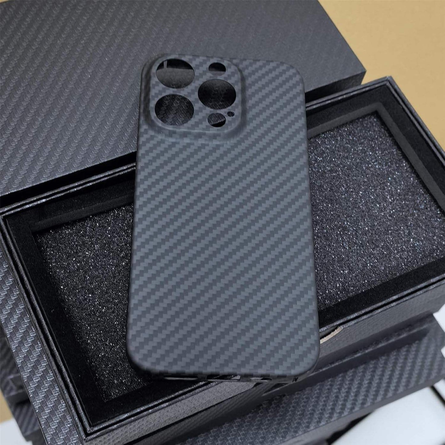 Feather-light iPhone cover with built-in MagSafe support