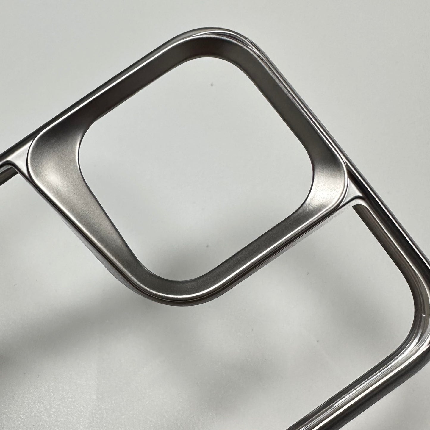 Monoluxe Frame