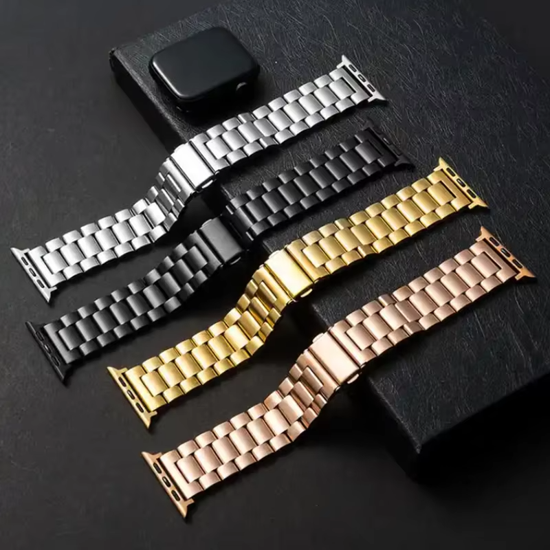 ChainLit Belt as statement piece in monochrome look