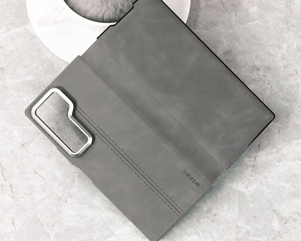 Z Fold6 MagSafe-compatible flip cover with soft inner lining