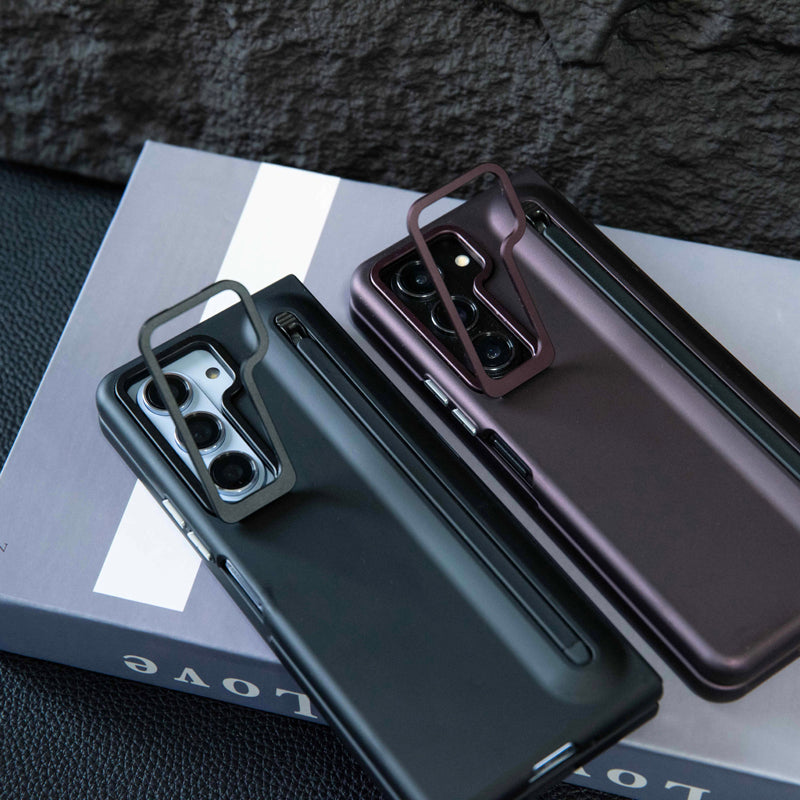 S Pen-compatible Fold 7 cover with anti-shock edges