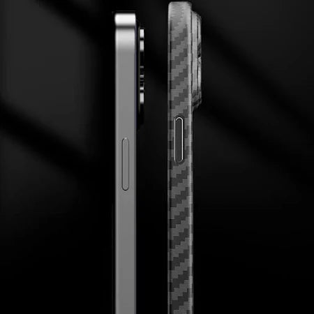 Ultra-slim iPhone 15 back cover with magnetic MagSafe ring