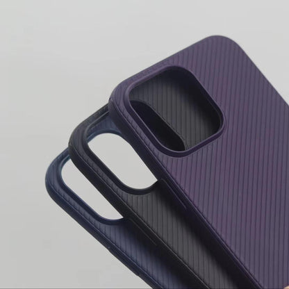 StealthGrid slim-fit case on iPhone 15 Pro – carbon-fiber matte look

