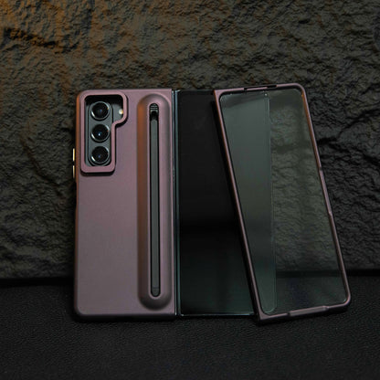 Front view of Fold 7 case with magnetic closure and clear screen protection

