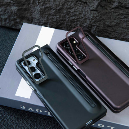 S Pen-compatible Fold 7 cover with anti-shock edges

